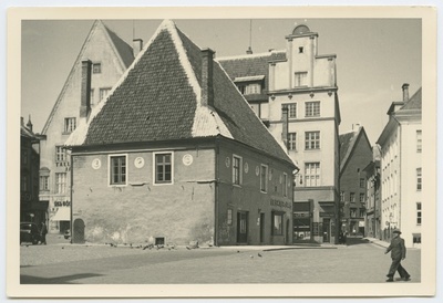 Tallinn, Vaekoda Raekoja platsil.  duplicate photo