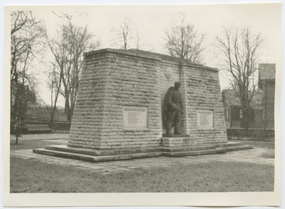 Monument Vabastajate väljakul  duplicate photo