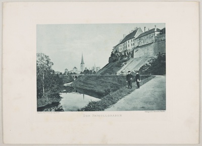 Vaade Toompea nõlvale, vasakul Oleviste.  duplicate photo