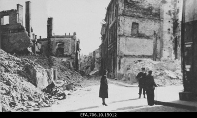 Sõjapurustused.Vaade Tallinnale pärast pommitamist Nõukogude Armee õhujõudude poolt 9.märtsil 1944 aastal. Harju tänav.  duplicate photo