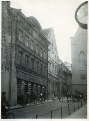 Tallinn, Vanaturukael, Raekoja tänav, vaade Raekoja poole.  duplicate photo