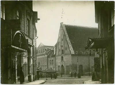 Tallinn, Vana turg, vaade Kuninga tänavalt Florelli majale.  duplicate photo