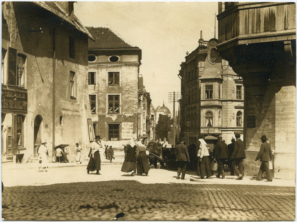 Tallinn, Vana turg, vaade Karja tänava nurgalt Vene tänava poole.