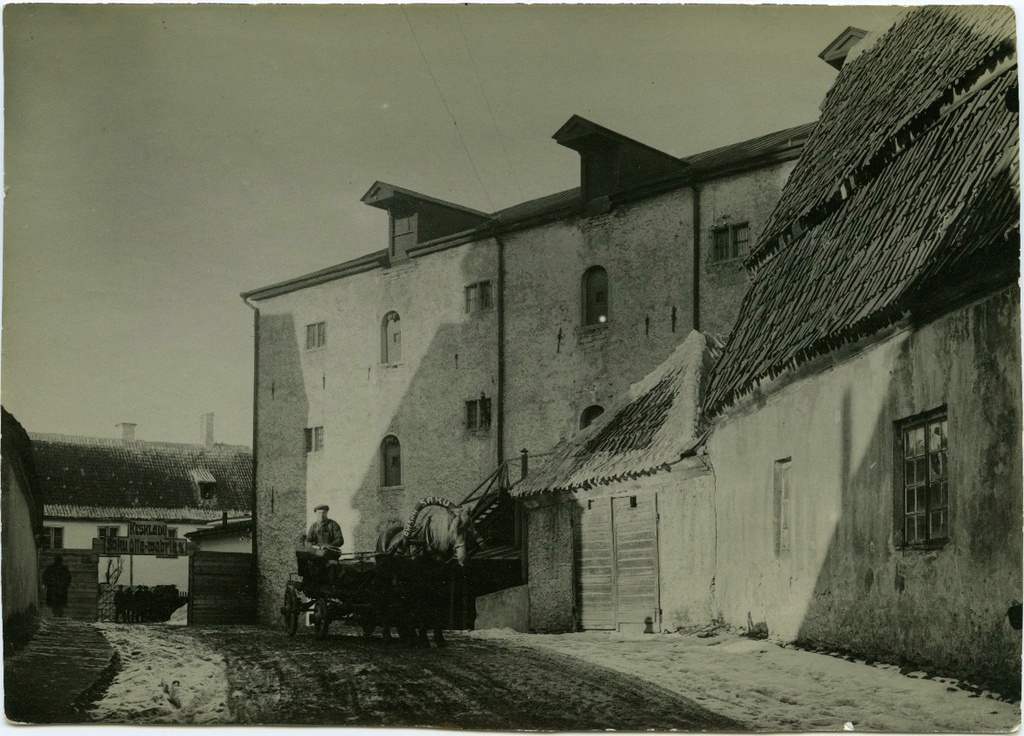 Tallinn, Kloostri tänav 8, Saku õllevabriku ladu.