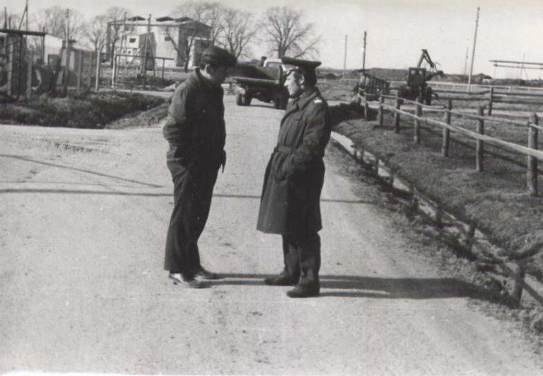 Miilits külatänaval