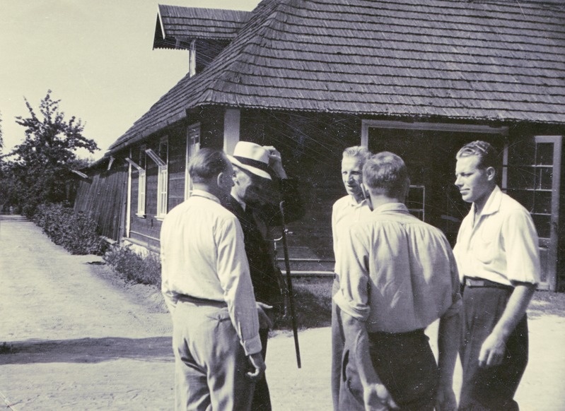 Vahi kooli aiandusõpetaja O.Tigane peab nõu