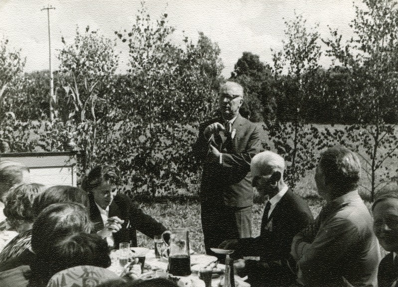 Vahi kooli lauluõpetaja ja dirigent Richard Ritsing