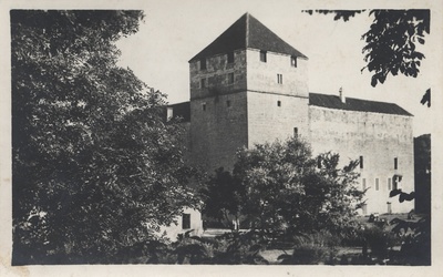 Estonian summer place Kuressaare : castle = das Schloss  duplicate photo