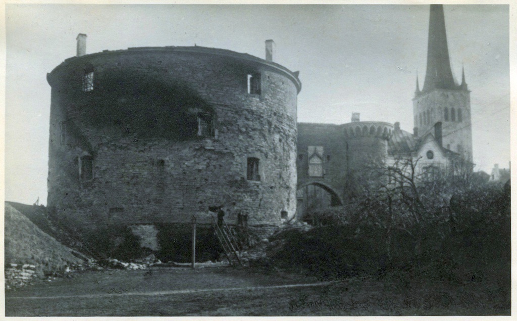 Tallinn, Suur Rannavärav, vaade mere poolt.