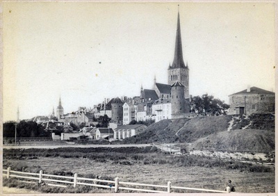 Tallinn, vaade kirde poolt, keskel Oleviste kirik.  duplicate photo