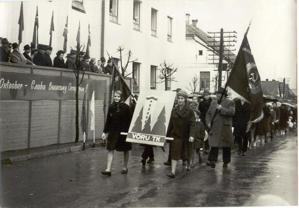 Photo. Võru Cooperative Collection of Consumers at the SSOR 50th Annual Demonstration.