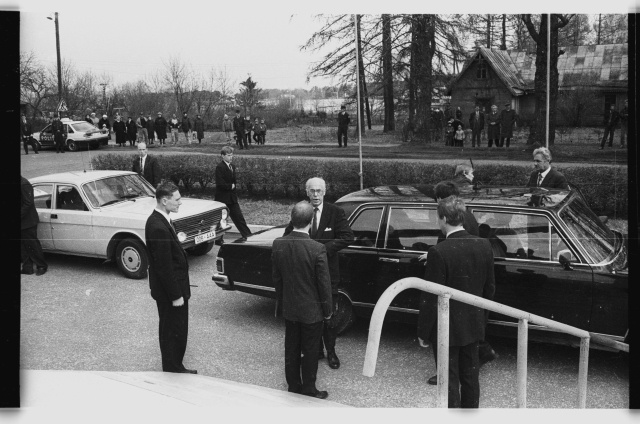 President Lennart Meri ja proua Helle Meri ringsõit Ida-Virumaal; peatus Toilas