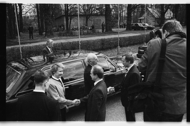 President Lennart Meri ja proua Helle Meri ringsõit Ida-Virumaal; peatus Toilas