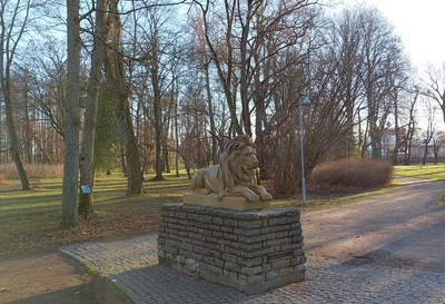 A lion form located next to the bridge of the former hunting "Lönenruh" park rephoto