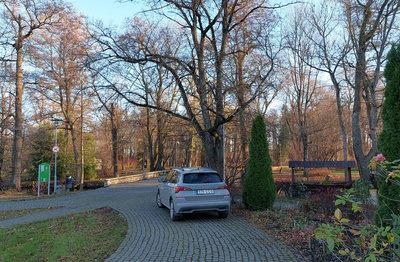 Mustamäe tee ja Linnu tee nurgal asuva Löwenruh suvemõisa park. rephoto