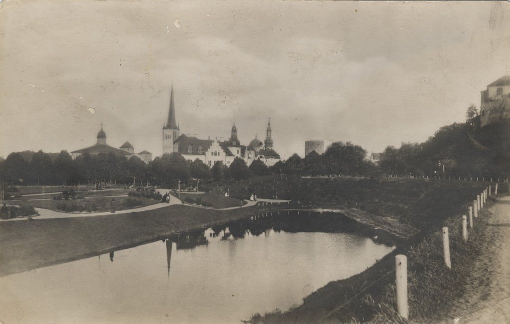 Reval : Watch the Patkull Promenade