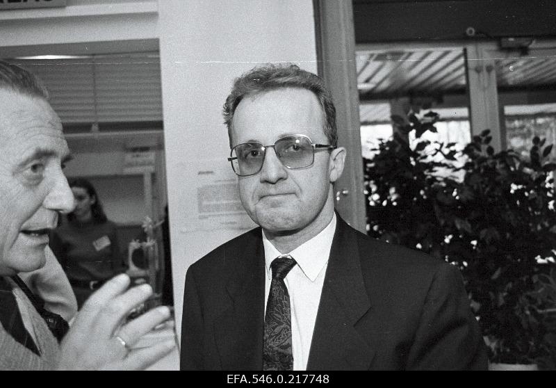 Politseiameti peadirektori asetäitja Ain Seppik turvatehnika näitusel.