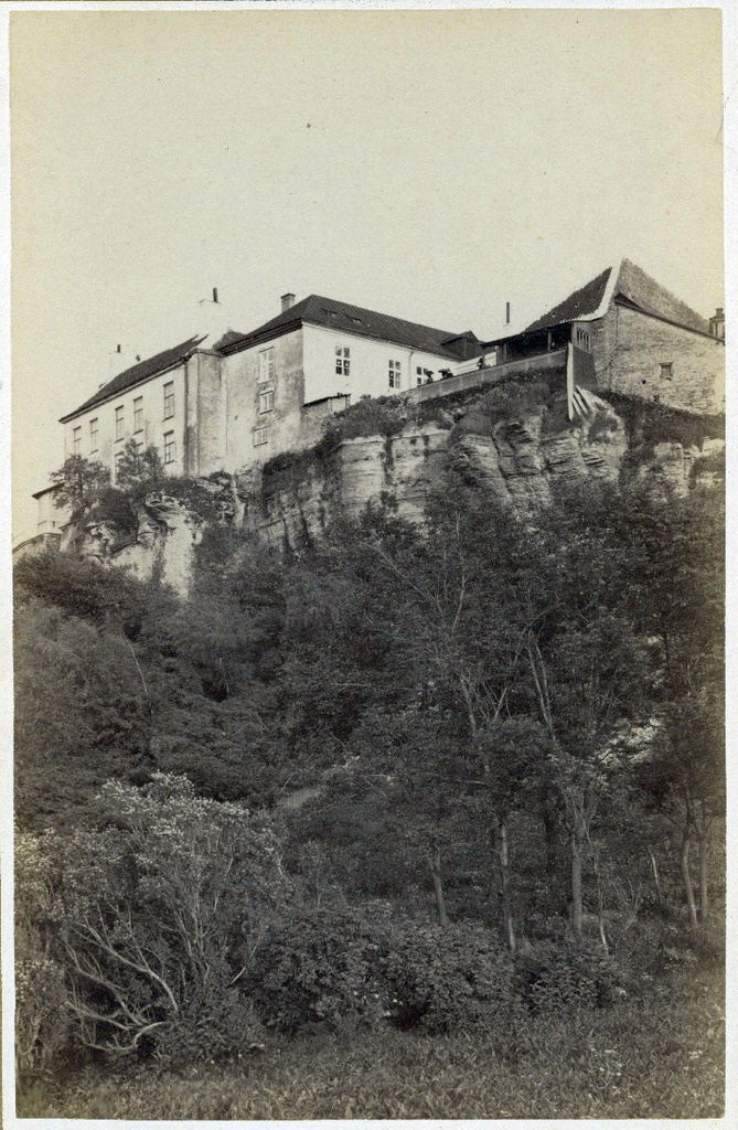 Tallinn, Toompea, vaade Nunne värava juurest.
