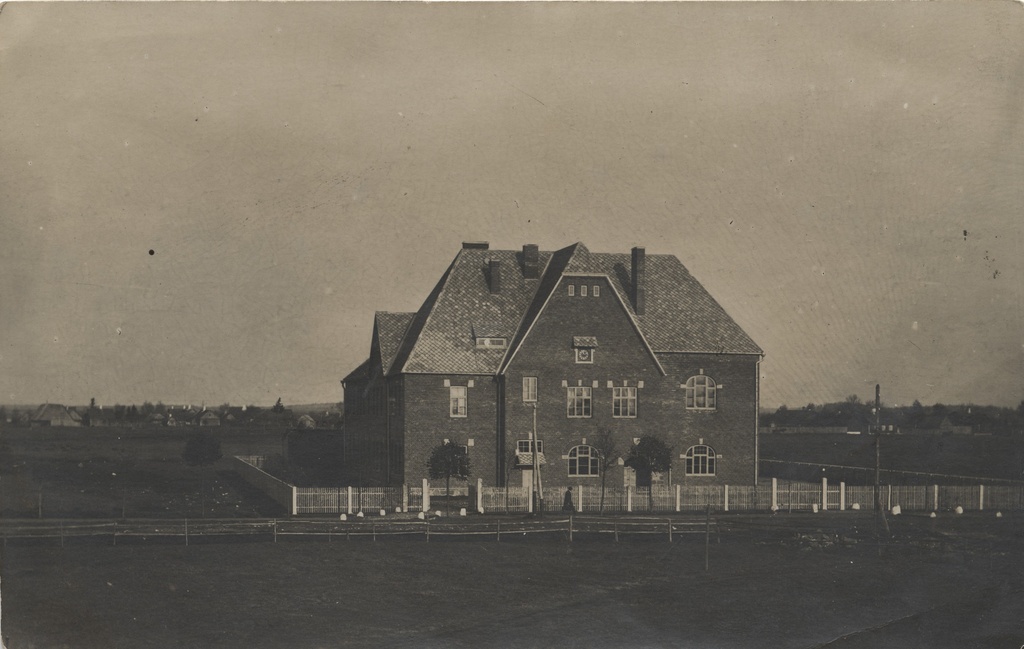 [paide the German Gymnasium]