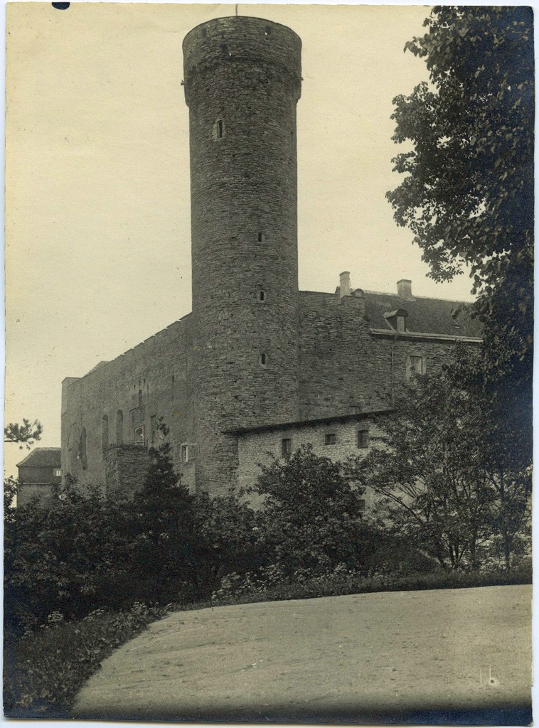 Tallinn, Pikk Hermann Roosikrantsilt.