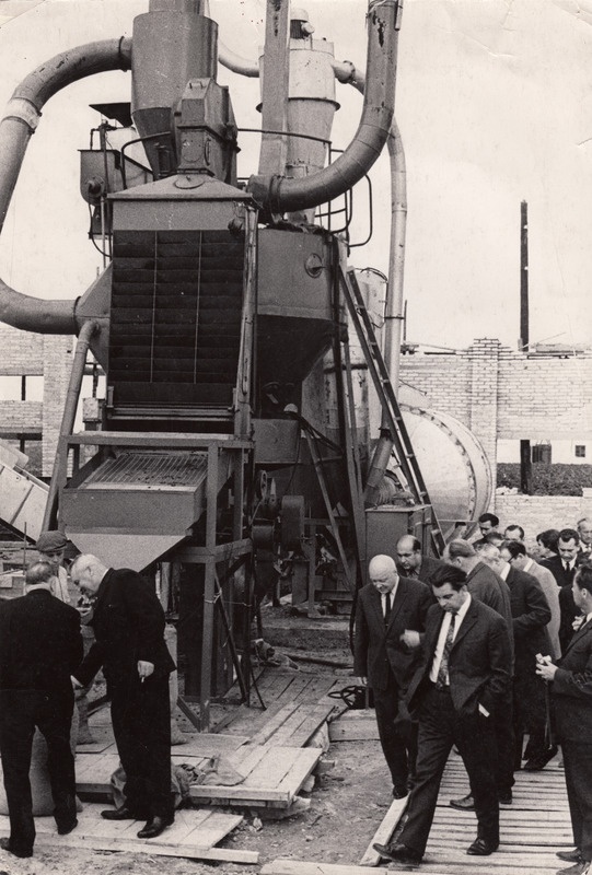 NSVL põllumajandusminister Vinni sovhoosis ringkäigul