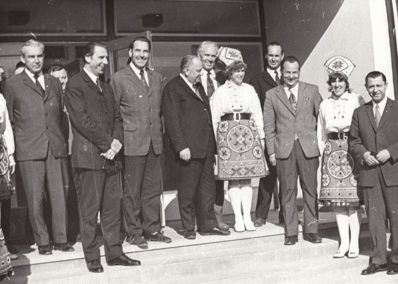 NSVL põllumajandusminister Gagarini nim. sovhoostehnikumis ringkäigul