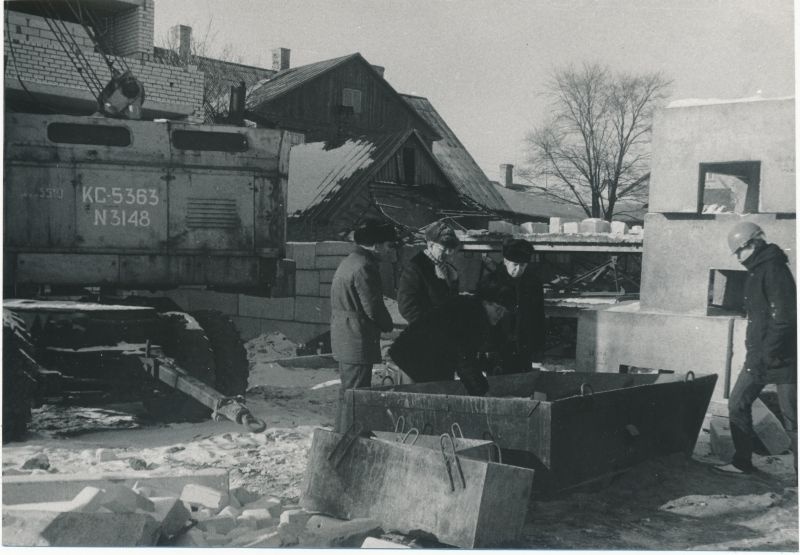 Photo. Lihula Sidemaja construction 1986.