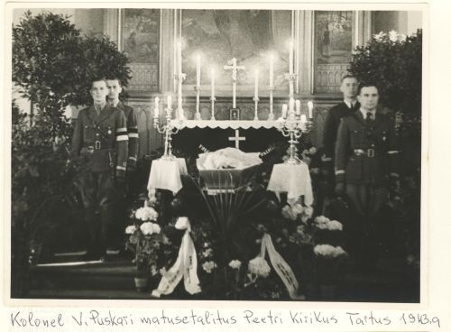 Kolonel V. Puskari matusetalitus Peetri kirikus Tartus 1943.a.