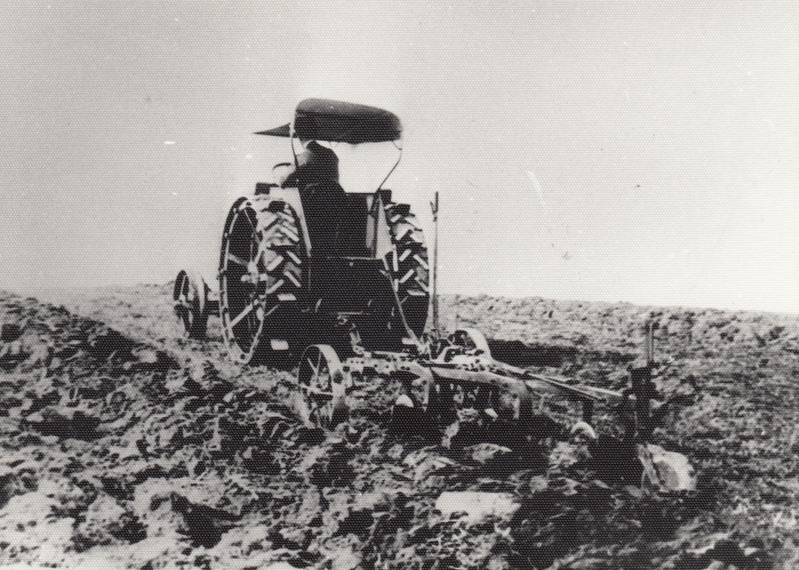 Künd traktoriga Titan Viiratsi mõisa põllul 1921.aastal