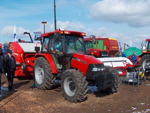 Maamess 2005. Firma Case traktor