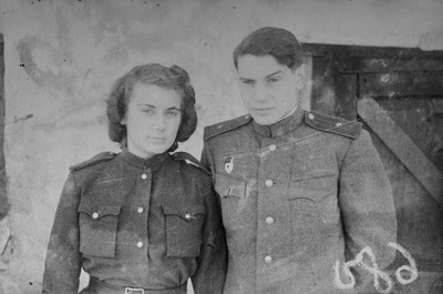 8. Eesti Laskurkorpus. Major Tõlles (197 laskurpolgu2. pataljoni komandör) abikaasaga  similar photo