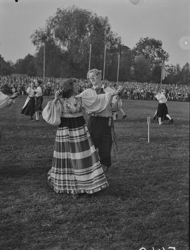 III üldtantsupidu, ametliku nimetusega "Rahvakunstiõhtu". Rahvatants Tuljak