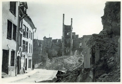 Tallinn, Kuninga ja Harju tänava nurk, vaade Niguliste tänavalt.  similar photo