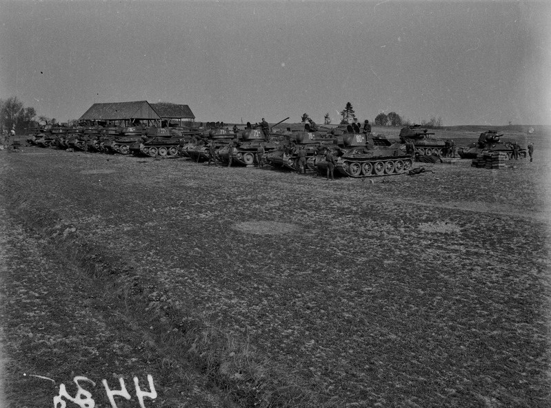 Tankipolk "Nõukogude Eesti eest" pärast sõja lõppu Kuramaal.