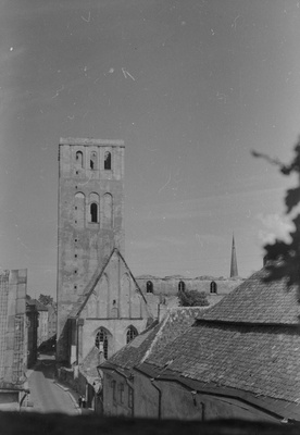 Sõjaaja purustusi Tallinnas. Niguliste kirik  similar photo