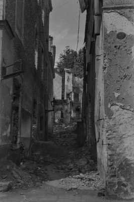 Sõjaaja purustusi Tallinnas. Nõelasilm  similar photo