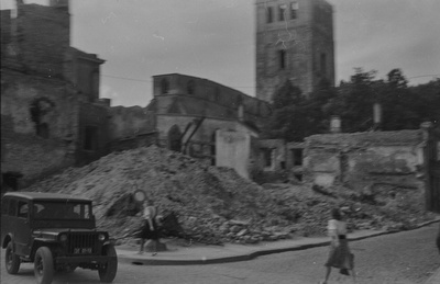 Sõjaaja purustusi Tallinnas. Niguliste kirik  similar photo