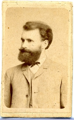 Rinnaportree: kultuuritegelane ja kooliõpetaja Anton Lutsu (24.X 1853 Pöidel- 11.XI 1897; maetud Tornimäe kalmistule).  duplicate photo