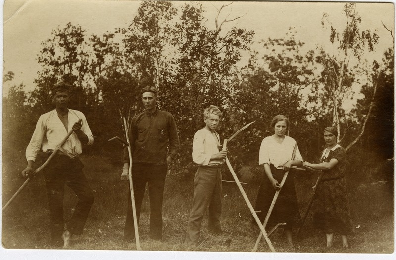 Heinategu Kärla vallas Paikülas Sassi talus.
