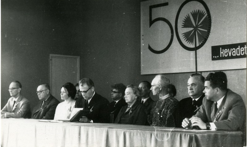 Kingissepa V. Kingissepa nim. Keskkooli 50. aastapäeva tähistamine 1969. a. : vaade presiidiumile.