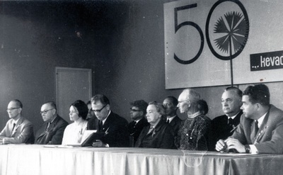 SÜG-i esimene vilistlaste kokkutulek 1968: vaade presiidiumile.  similar photo