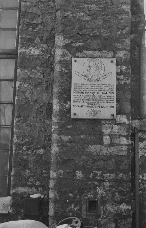 Tallinn. Mälestustahvel Volta tehase kohal, kus töötas 1901-1904 Mihhail Kalinin