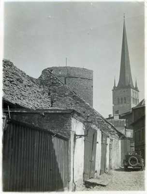 Tallinn, Laboratooriumi tänav, taga Oleviste kirik.  duplicate photo
