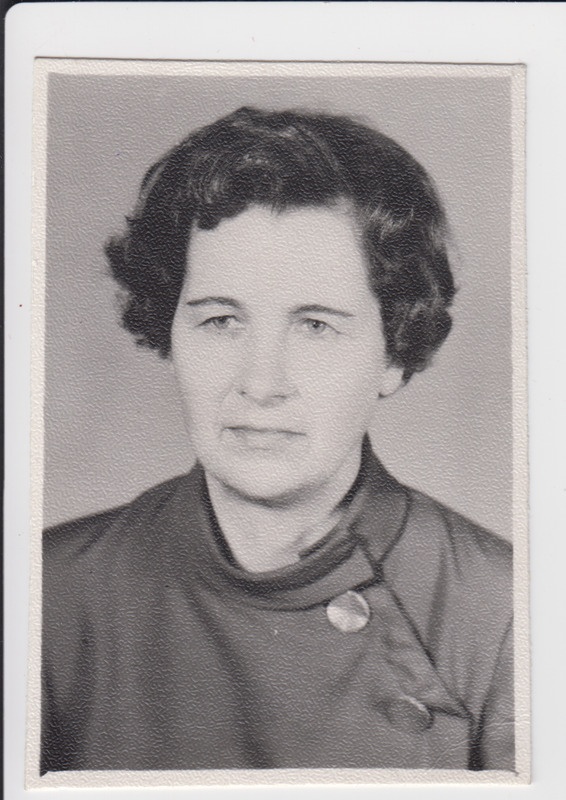 Teeninduskombinaadi "Jõgeva" aparaadilkuduja Helmi Joosep