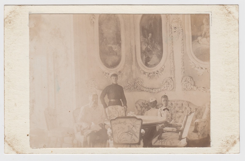 Vürst Nikolai Gagarin perekonnaga Põltsamaa lossi rokokoosaalis