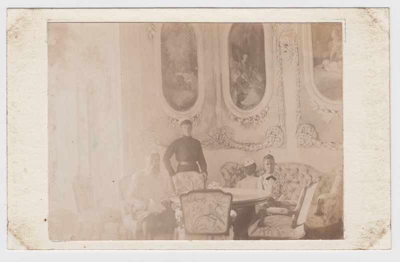 Vürst Nikolai Gagarin perekonnaga Põltsamaa lossi rokokoosaalis