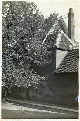 Tallinn, Niguliste kiriku õpetajamaja Kelchi pärnaga.  similar photo
