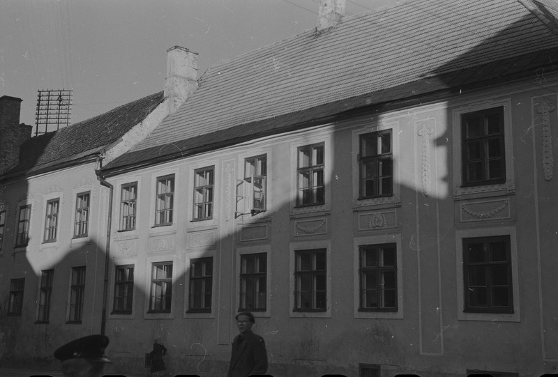 Tartu Riikliku Ülikooli Ühiselamu Ülikooli tänaval (?)
