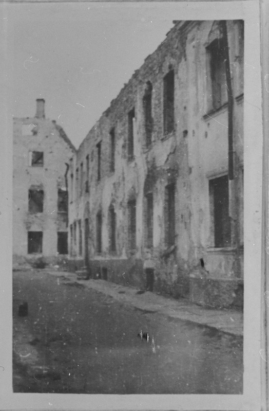 Narva sõjapurustused. Maja Rahu tänav 7