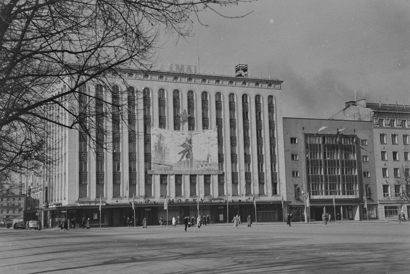 Töörahva püha 1. mail 1953. a-l. Vaade Võidu väljakule (Vabaduse väljak).